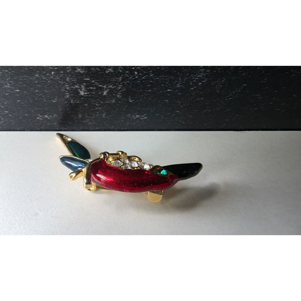 Toucan Rhinestone And Enamel Gold Tone Metal Brooch Vintage Costume Jewelry